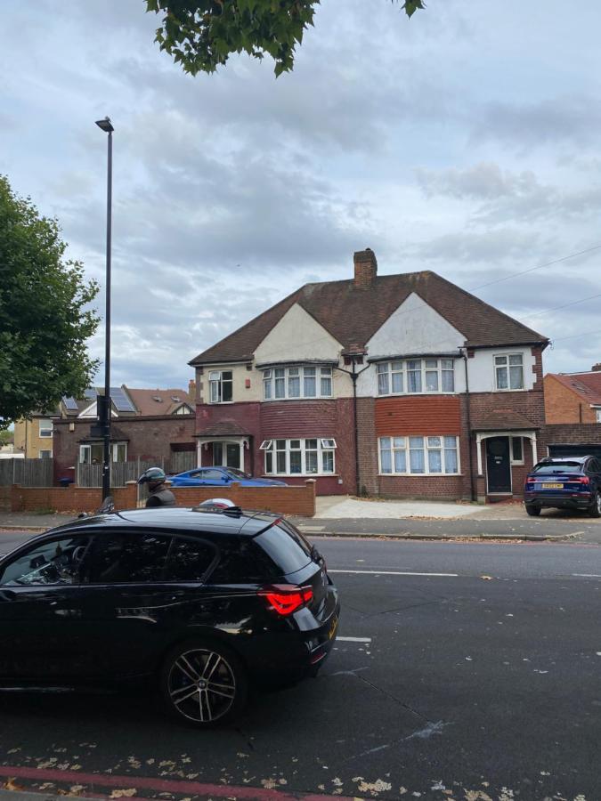 Sunrup Heathrow Apartamento Feltham Exterior foto