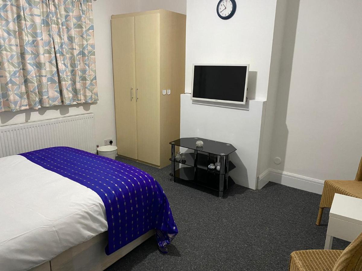 Sunrup Heathrow Apartamento Feltham Exterior foto