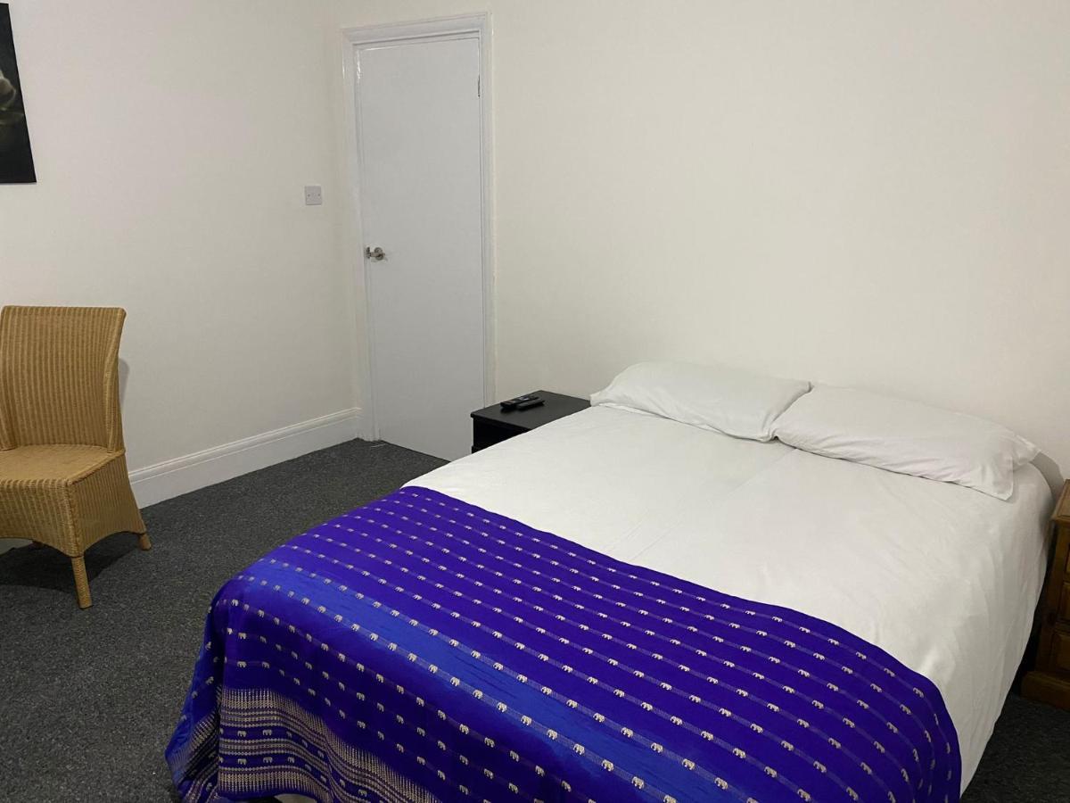 Sunrup Heathrow Apartamento Feltham Exterior foto