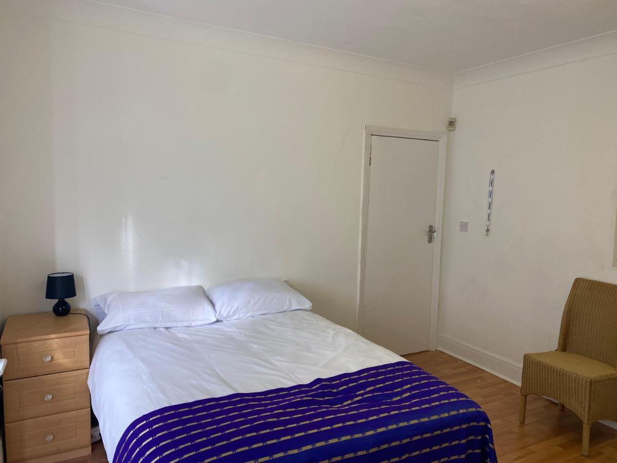 Sunrup Heathrow Apartamento Feltham Exterior foto