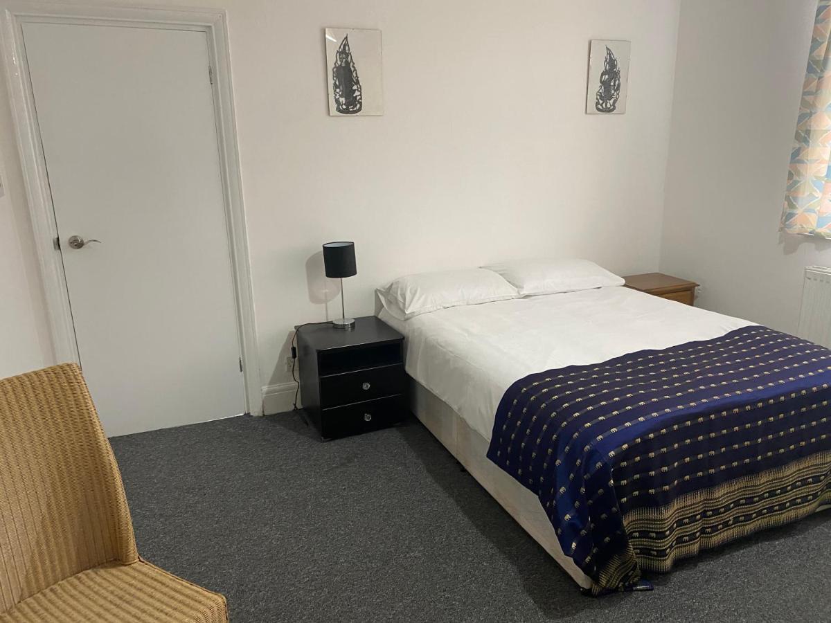 Sunrup Heathrow Apartamento Feltham Exterior foto